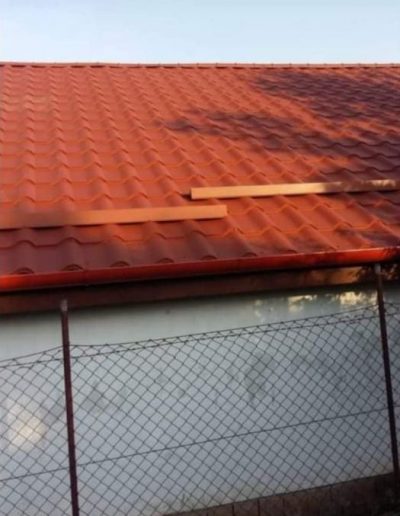 Cégünk vállal tetőfedést, bádogozást és különféle ácsmunkákat a legegyedibb igényeket és elvárásokat is kielégítve. Tetőfedő, ács és bádogos csapatunk többéves tapasztalattal, precíz és pontos munkavégzéssel várja a megrendeléseket. Arra törekszünk, hogy ügyfeleinket maximálisan partnerként kezeljük, elképzeléseiket megvalósítsuk, kiegészítsük és kisebb vagy nagyobb álmaikat közösen létrehozzuk. Mindig arra törekszünk, hogy ne csak jól funkcionáló, de szép, igényes és tartós szerkezeteket, építményeket adhassunk át, melyek akár évtizedekig megőrzik magas minőségüket. Hívjon minket bizalommal!