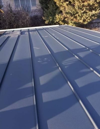 Cégünk vállal tetőfedést, bádogozást és különféle ácsmunkákat a legegyedibb igényeket és elvárásokat is kielégítve. Tetőfedő, ács és bádogos csapatunk többéves tapasztalattal, precíz és pontos munkavégzéssel várja a megrendeléseket. Arra törekszünk, hogy ügyfeleinket maximálisan partnerként kezeljük, elképzeléseiket megvalósítsuk, kiegészítsük és kisebb vagy nagyobb álmaikat közösen létrehozzuk. Mindig arra törekszünk, hogy ne csak jól funkcionáló, de szép, igényes és tartós szerkezeteket, építményeket adhassunk át, melyek akár évtizedekig megőrzik magas minőségüket. Hívjon minket bizalommal!