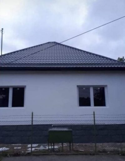 Cégünk vállal tetőfedést, bádogozást és különféle ácsmunkákat a legegyedibb igényeket és elvárásokat is kielégítve. Tetőfedő, ács és bádogos csapatunk többéves tapasztalattal, precíz és pontos munkavégzéssel várja a megrendeléseket. Arra törekszünk, hogy ügyfeleinket maximálisan partnerként kezeljük, elképzeléseiket megvalósítsuk, kiegészítsük és kisebb vagy nagyobb álmaikat közösen létrehozzuk. Mindig arra törekszünk, hogy ne csak jól funkcionáló, de szép, igényes és tartós szerkezeteket, építményeket adhassunk át, melyek akár évtizedekig megőrzik magas minőségüket. Hívjon minket bizalommal!